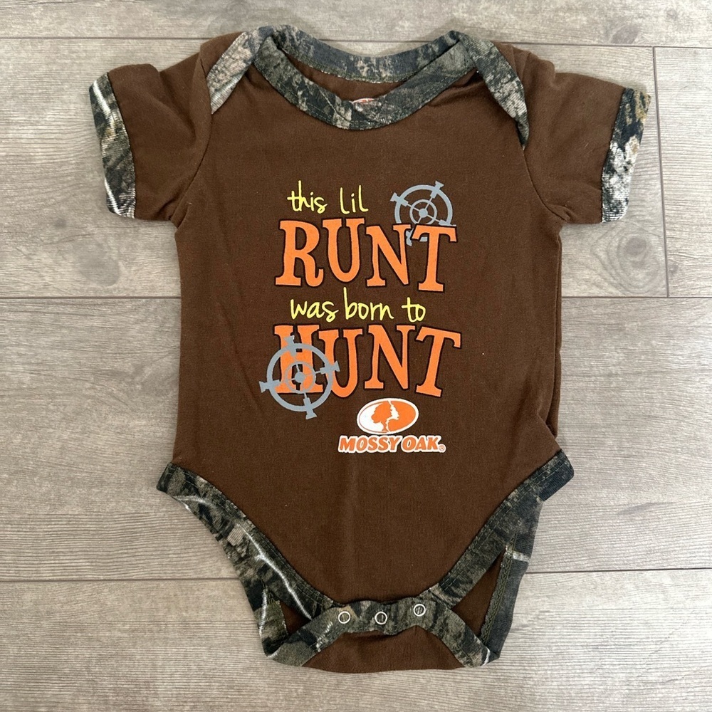 Mossy Oak Baby Born to Hunt Bodysuit Short Sleeve Shirt with Camo 0-3 months